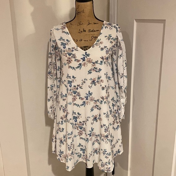 DAVI & DANI Dresses & Skirts - Davi & Dani Dress Size Small NWT